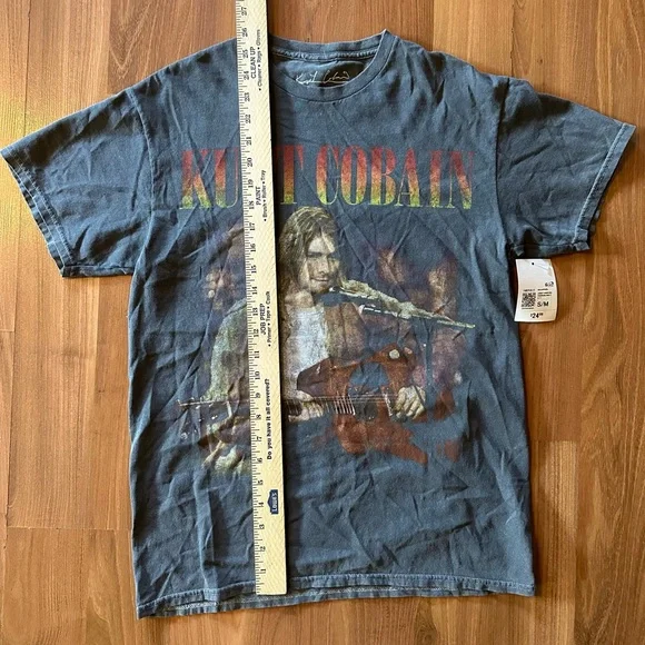 NWT Distressed Kurt Cobain T-shirt size small Nirvana 🎸 - Picture 3 of 8